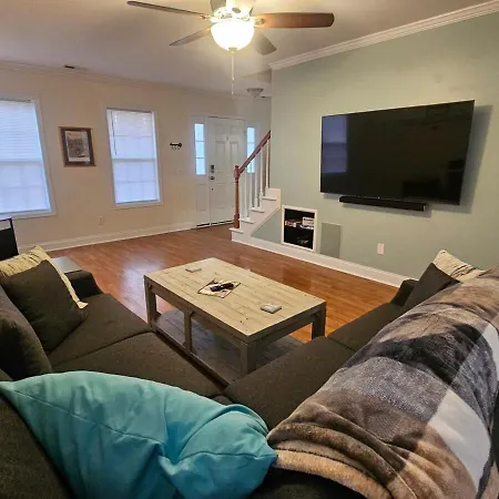 Spacious 3 Bedroom Retreat In Leland